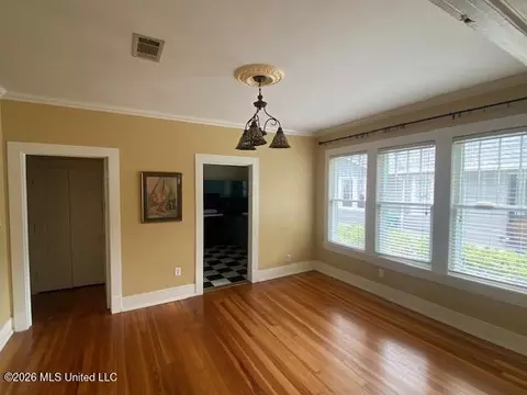 Living - 511 W Chippewa St, Brookhaven, MS 39601 photo 3 of 4