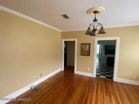 Living - 511 W Chippewa St, Brookhaven, MS 39601 photo 4 of 4