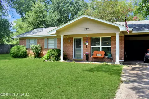 704 Marilyn Dr, Pearl, MS 39208