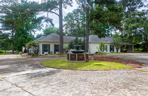 Exterior - 1605 Lissa Dr, Mccomb, MS 39648 photo 3 of 15