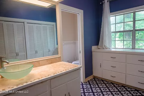 Bath - 1605 Lissa Dr, Mccomb, MS 39648 photo 6 of 7