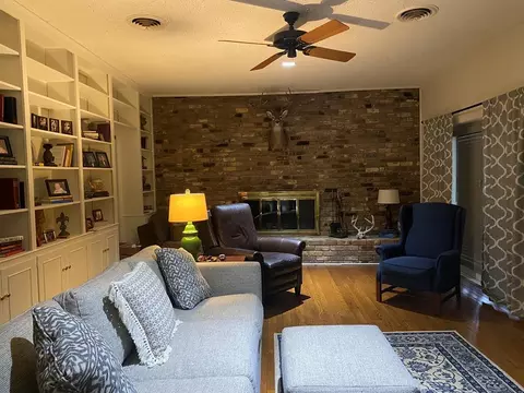 Living - 1605 Lissa Dr, Mccomb, MS 39648 photo 2 of 2