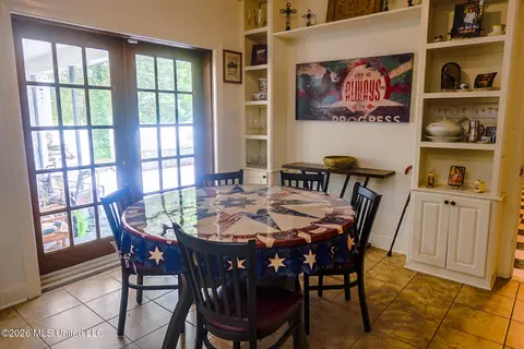 Dining - 1605 Lissa Dr, Mccomb, MS 39648 photo 2 of 2