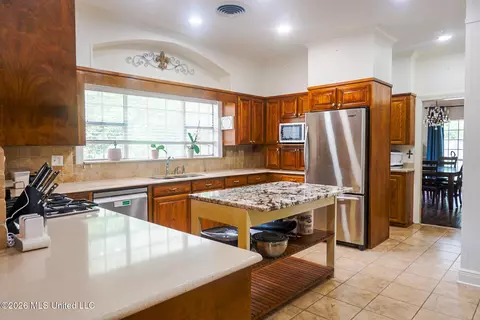 Kitchen - 1605 Lissa Dr, Mccomb, MS 39648 photo 2 of 3