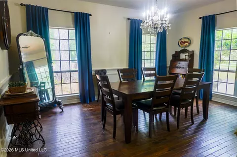 Dining - 1605 Lissa Dr, Mccomb, MS 39648 photo 1 of 2