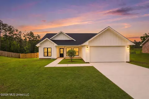 21626 Edgewood Dr, Saucier, MS 39574