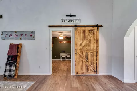Entry Way - 5969 Sycamore Dr, Hernando, MS 38632 photo 3 of 3