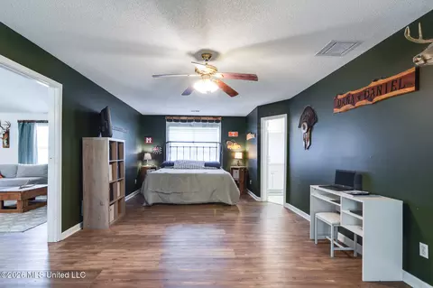 Bedroom - 5969 Sycamore Dr, Hernando, MS 38632 photo 5 of 6
