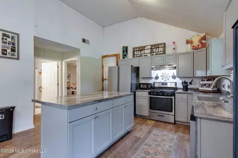 Kitchen - 5969 Sycamore Dr, Hernando, MS 38632 photo 1 of 4