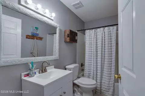 Bath - 5969 Sycamore Dr, Hernando, MS 38632 photo 1 of 4
