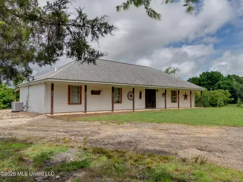 Exterior - 5969 Sycamore Dr, Hernando, MS 38632 photo 2 of 5