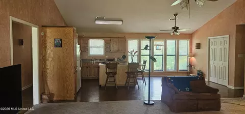 Entry Way - 405 Chickasaw Rd, Pope, MS 38658 photo 1 of 2