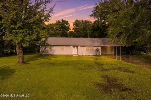 867 12 Washington St, Bay Saint Louis, MS 39520