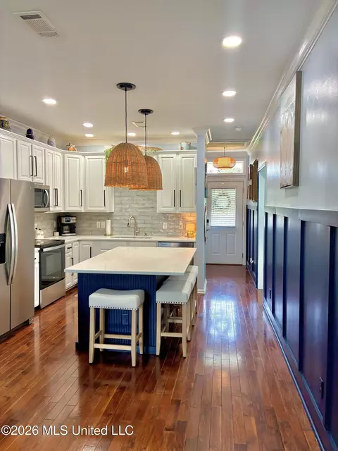 1515 E Beach Blvd #212, Pass Christian, MS 39571