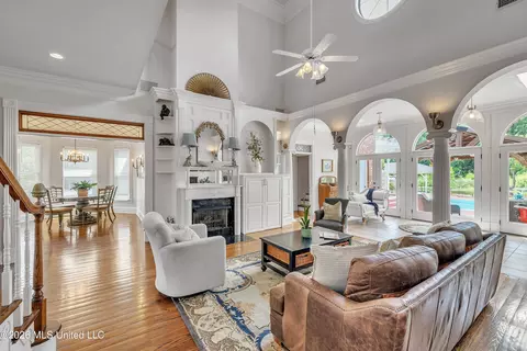 Living - 401 Northwind Dr, Brandon, MS 39047 photo 3 of 4