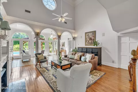 Living - 401 Northwind Dr, Brandon, MS 39047 photo 1 of 4