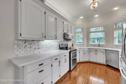 Kitchen - 401 Northwind Dr, Brandon, MS 39047 photo 1 of 2