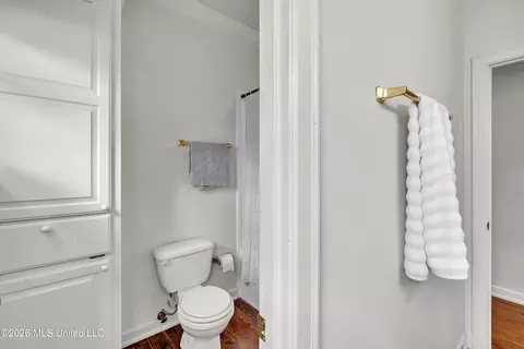 Bath - 401 Northwind Dr, Brandon, MS 39047 photo 6 of 6