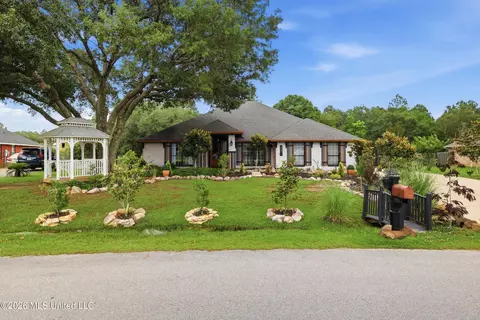 10265 Lake Forest Dr, Ocean Springs, MS 39565