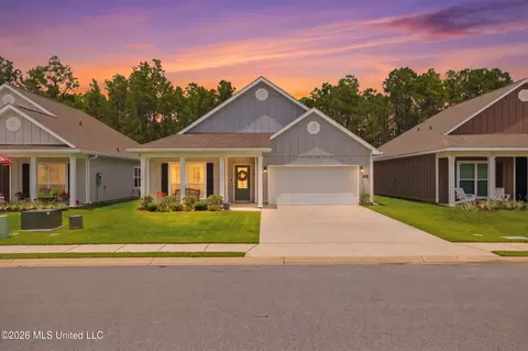 7812 Coral Ln, Ocean Springs, MS 39564