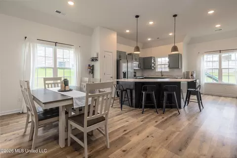 Dining - 235 Magnolia Hts Dr, Hernando, MS 38632 photo 1 of 2