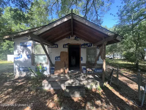 8317 Barron Rd, Moss Point, MS 39562