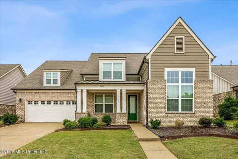 7276 Edgewater Dr, Olive Branch, MS 38654