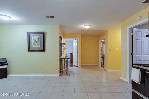 Entry Way - 2015 Tulane Rd, Nesbit, MS 38651 photo 3 of 4