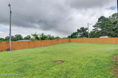 Exterior - 2015 Tulane Rd, Nesbit, MS 38651 photo 9 of 11