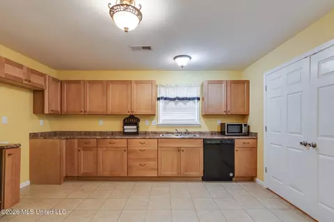 Kitchen - 2015 Tulane Rd, Nesbit, MS 38651 photo 1 of 3