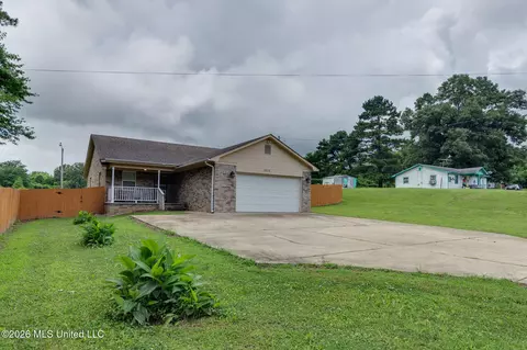 Exterior - 2015 Tulane Rd, Nesbit, MS 38651 photo 2 of 11