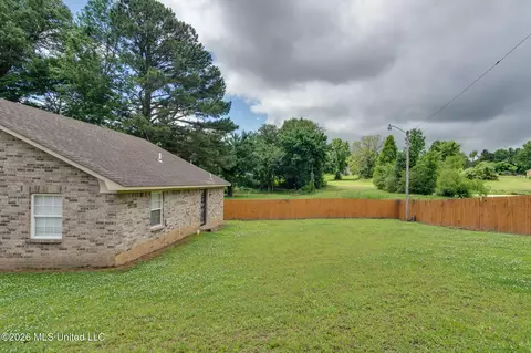 Exterior - 2015 Tulane Rd, Nesbit, MS 38651 photo 4 of 11