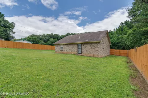 Exterior - 2015 Tulane Rd, Nesbit, MS 38651 photo 7 of 11