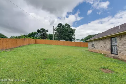 Exterior - 2015 Tulane Rd, Nesbit, MS 38651 photo 8 of 11