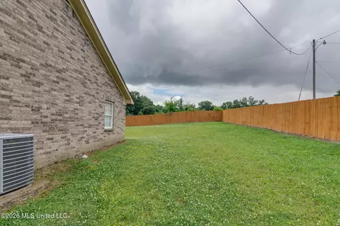 Exterior - 2015 Tulane Rd, Nesbit, MS 38651 photo 3 of 11