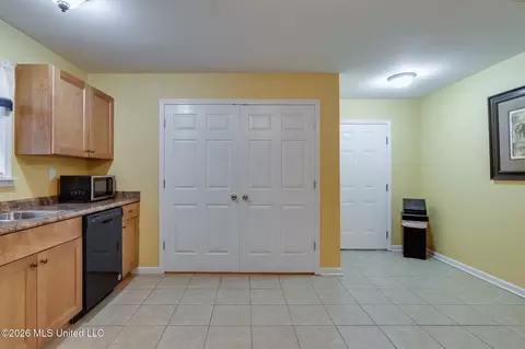 Entry Way - 2015 Tulane Rd, Nesbit, MS 38651 photo 4 of 4