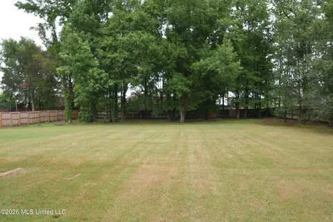 Exterior - 616 Ridge View Dr, Hernando, MS 38632 photo 5 of 6