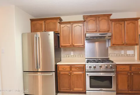 Kitchen - 616 Ridge View Dr, Hernando, MS 38632 photo 6 of 6