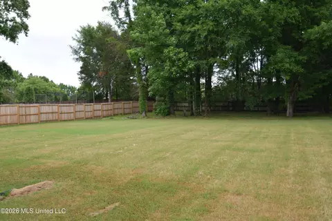 Exterior - 616 Ridge View Dr, Hernando, MS 38632 photo 4 of 6