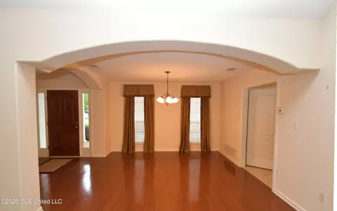 Living - 616 Ridge View Dr, Hernando, MS 38632 photo 3 of 3