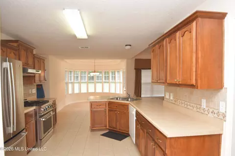 Kitchen - 616 Ridge View Dr, Hernando, MS 38632 photo 3 of 6