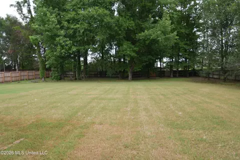 Exterior - 616 Ridge View Dr, Hernando, MS 38632 photo 2 of 6