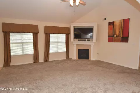 Living - 616 Ridge View Dr, Hernando, MS 38632 photo 1 of 3