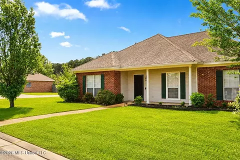 221 Jacks Pl, Brandon, MS 39047