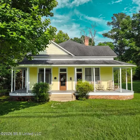 304 S Main St, Newton, MS 39345