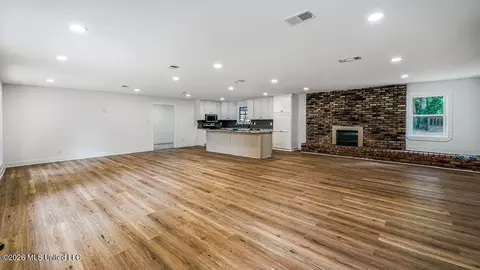 Living - 4024 Castenera Ave, Moss Point, MS 39563 photo 1 of 4