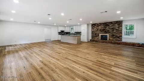 Living - 4024 Castenera Ave, Moss Point, MS 39563 photo 2 of 4