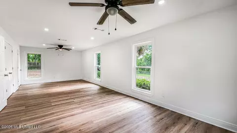 Living - 4024 Castenera Ave, Moss Point, MS 39563 photo 4 of 4