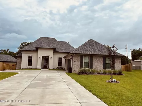 7298 S Aberdeen Dr, Pass Christian, MS 39571