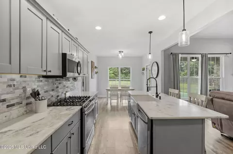 Kitchen - 750 Moore Loop, Byhalia, MS 38611 photo 2 of 2